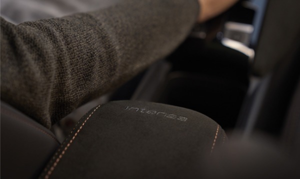 アルファロメオ・ジュニアの新ラグジュアリーグレード「インテンサ」が日本発売