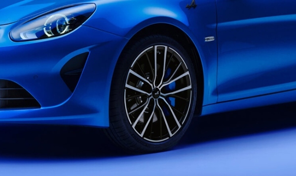 現行アルピーヌA110の最後の日本オリジナル限定車「A110 BLEU ALPINE EDITION」が登場