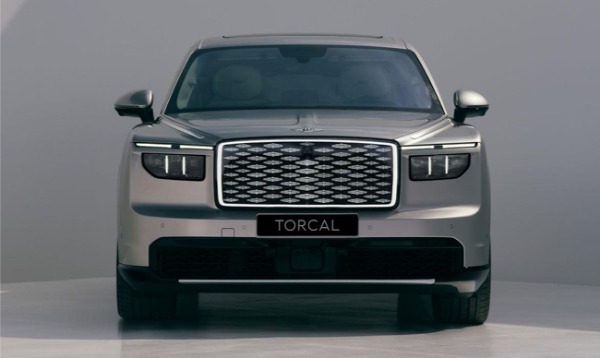 ベントレー初のBEVモデルが「トルカル」の車名を冠して登場。高性能モデルのトルカルSはシステム最高出力653kW（888ps）を発生