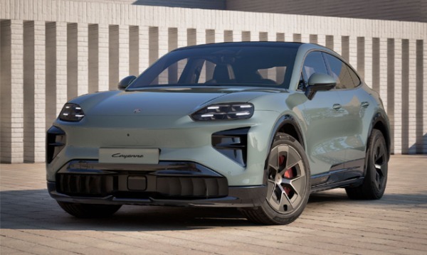 フル電動パワートレインを搭載したBEVモデルのポルシェ・カイエン・クーペが日本デビュー