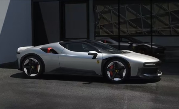 PHEVスーパースポーツのフェラーリSF90ストラダーレをベースとしたワンオフモデルの「CZ26」が初披露