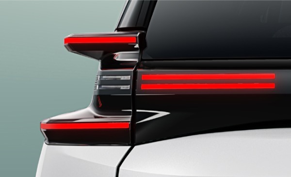 シトロエンの新世代フラッグシップモデルの新型C5エアクロスが日本デビュー