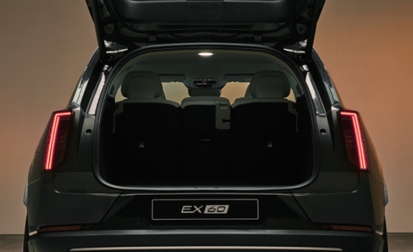 ボルボが電気自動車の新世代ミッドサイズSUV「EX60」を公開。航続距離はAWD仕様で最大810kmを実現