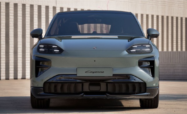 フル電動パワートレインを搭載したBEVモデルのポルシェ・カイエン・クーペが日本デビュー
