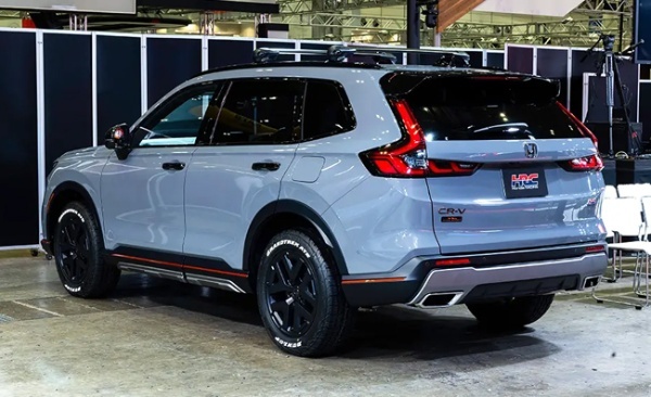 ホンダは東京オートサロン2026で“Honda Sports DNA”を象徴する新ラインの「SPORT LINE」と「TRAIL LINE」を発表