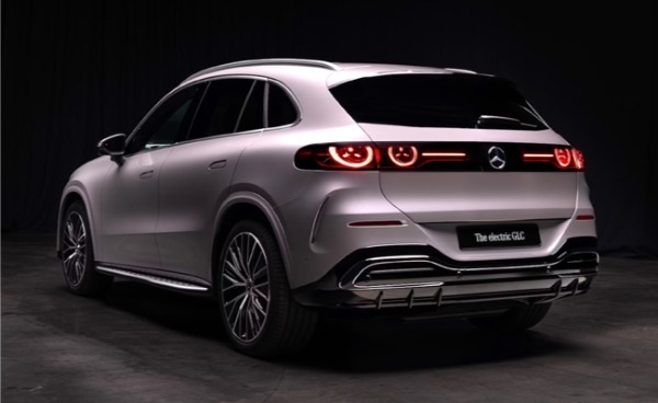 メルセデス・ベンツがジャパンモビリティショー2025において“Feel the Mercedes”をテーマに、1台のアジアプレミアモデルと3台のジャパンプレミアモデルを披露すると予告