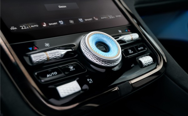 ベントレー初のBEVモデルが「トルカル」の車名を冠して登場。高性能モデルのトルカルSはシステム最高出力653kW（888ps）を発生