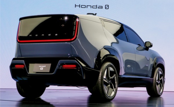ホンダがジャパンモビリティショー2025において0シリーズの新型プロトタイプ「0 α」とホンダらしい遊び心に満ちた小型EV「Super-ONE Prototype」をワールドプレミア