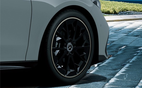 メルセデス・ベンツCLA初の電気自動車「with EQ Technology」の日本発表を記念した特別限定車が発売