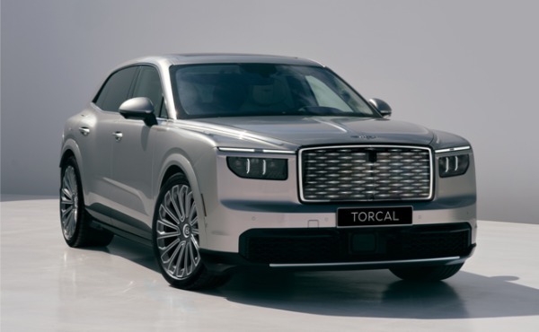 ベントレー初のBEVモデルが「トルカル」の車名を冠して登場。高性能モデルのトルカルSはシステム最高出力653kW（888ps）を発生
