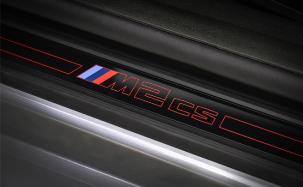 サーキット走行を志向したBMW M2の特別なハイパースポーツモデル「M2 CS」が日本上陸