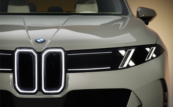 第5世代の新型BMWが本年8月に生産開始。パワートレインには48Vマイルドハイブリッド技術を採用したガソリンおよびディーゼルモデル、プラグインハイブリッドモデル、BEVモデルを設定