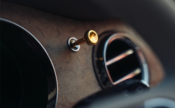 まさに“走る宝石”！　ベントレーとジュエリーブランドのブードルズがコラボしたビスポークモデルがベントレー車の全モデルで展開