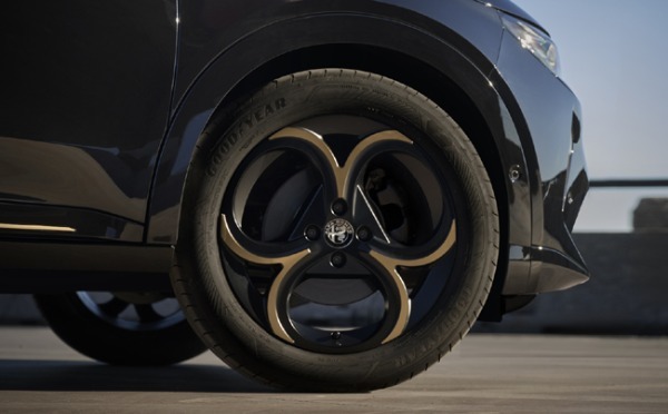 アルファロメオ・ジュニアの新ラグジュアリーグレード「インテンサ」が日本発売