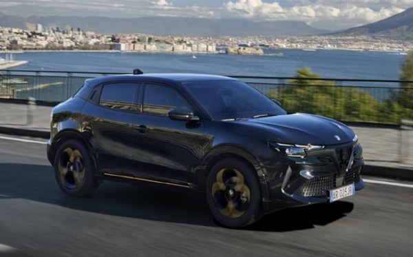 アルファロメオ・ジュニアの新ラグジュアリーグレード「インテンサ」が日本発売