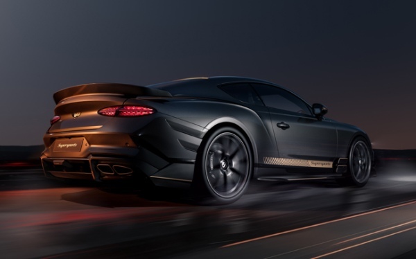 ベントレーが“かつてないドライバー重視”を謳うコンチネンタルGTのハイパフォーマンスモデル「スーパースポーツ」を発表