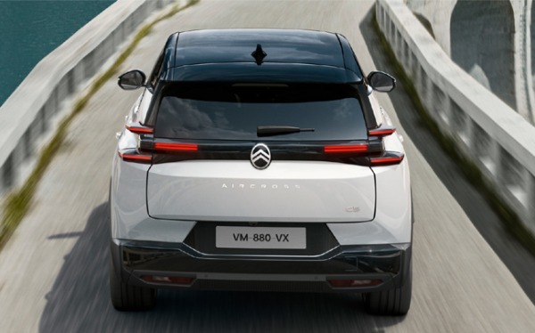 シトロエンの新世代フラッグシップモデルの新型C5エアクロスが日本デビュー