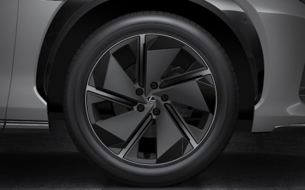 バッテリーEVのレクサスRZが大幅改良。運転する楽しさを追求した“F SPORT”を新設定