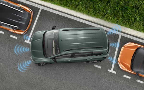 日本市場への導入も期待！　日産の新世代コンパクトMPV「グラバイト」がインドで世界初公開