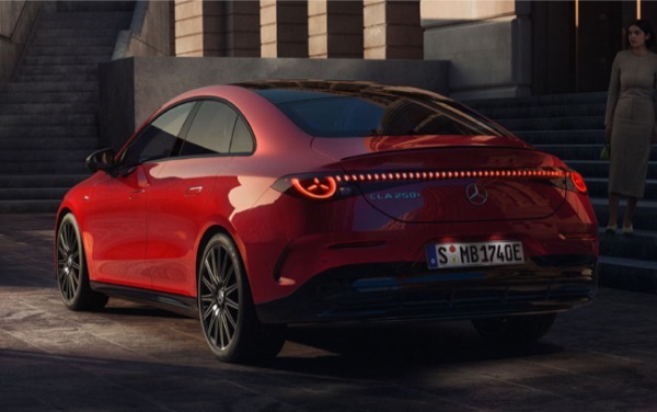 メルセデス・ベンツがジャパンモビリティショー2025において“Feel the Mercedes”をテーマに、1台のアジアプレミアモデルと3台のジャパンプレミアモデルを披露すると予告
