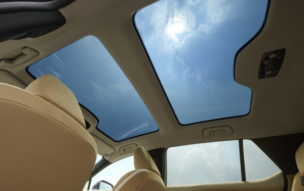 バッテリーEVのレクサスRZが大幅改良。運転する楽しさを追求した“F SPORT”を新設定