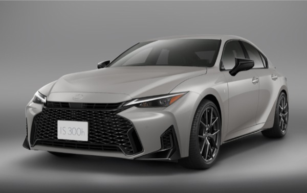 スポーティな内外装デザインと走る楽しさを熟成した進化版レクサスISが発売。特別仕様車の“F SPORT Mode Black Ⅴ”も登場