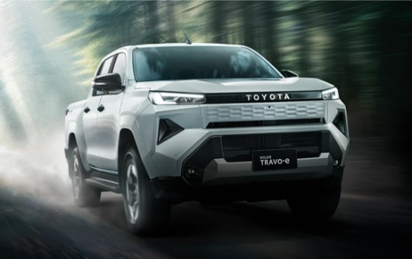 約10年ぶりに全面改良した新型トヨタ・ハイラックスがタイでワールドプレミア。日本市場にはディーゼルモデルを2026年年央に発売予定