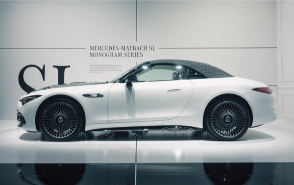 究極の美と心地よさに包まれながらオープンドライブが愉しめるメルセデス・マイバッハのSLモデルが日本で発売