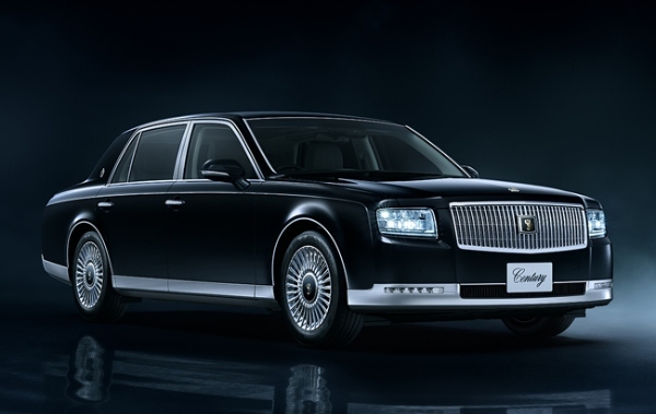 王道を行くトヨタ・センチュリーのセダンが機能装備をアップデート