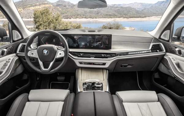 BMWの最上級SAV「X7」が最新のラグジュアリーデザインを纏って日本上陸