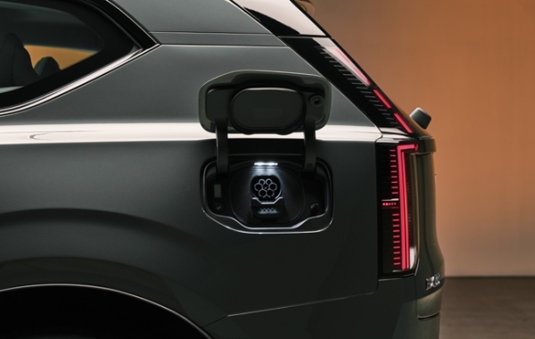 ボルボが電気自動車の新世代ミッドサイズSUV「EX60」を公開。航続距離はAWD仕様で最大810kmを実現