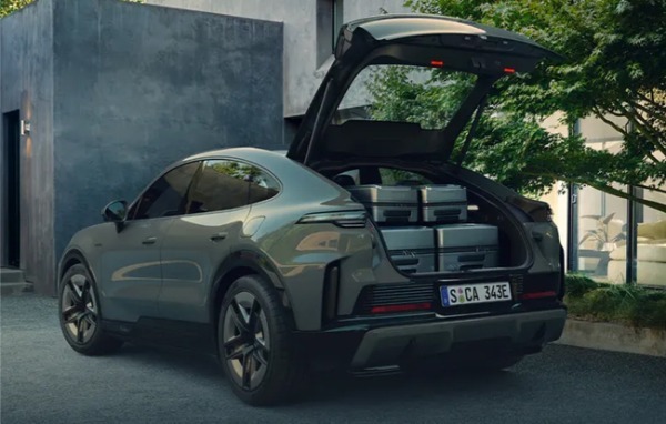 フル電動パワートレインを搭載したBEVモデルのポルシェ・カイエン・クーペが日本デビュー