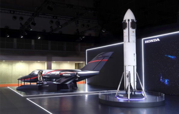 ホンダがジャパンモビリティショー2025において0シリーズの新型プロトタイプ「0 α」とホンダらしい遊び心に満ちた小型EV「Super-ONE Prototype」をワールドプレミア