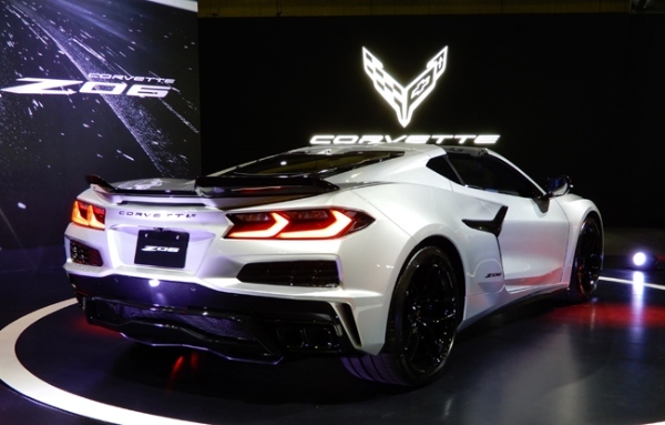 GMが東京オートサロン2026でシボレー・コルベットZ06の改良モデルを日本初公開