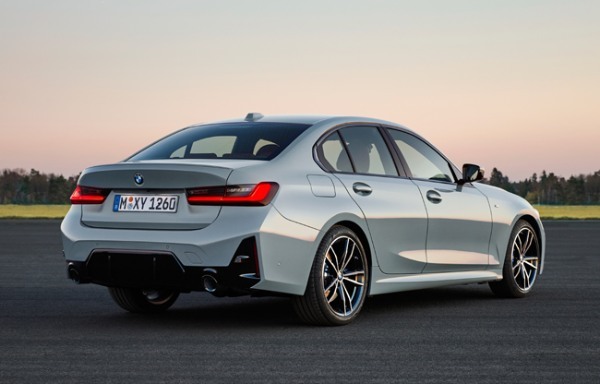 BMW3シリーズが最新のBMWデザイン言語によるアップデートを実施