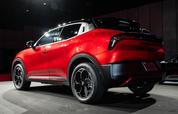 アルファロメオの新型コンパクトSUV「ジュニア」が待望の日本デビュー
