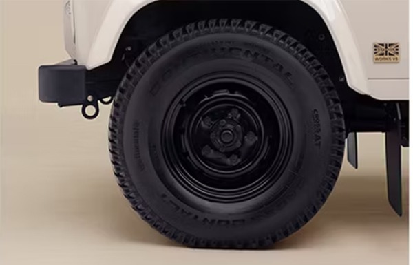 クラシックディフェンダーの日本限定モデル「クラシックディフェンダー・ワークスV8 ムロマチエディション」が登場