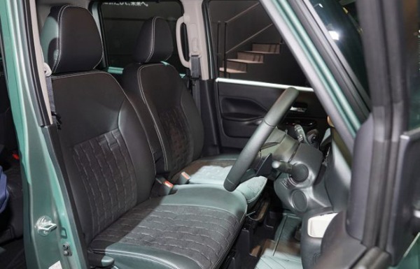 三菱自動車のアクティブな新型軽スーパーハイトワゴン「デリカミニ」が初公開。予約注文の受付も開始