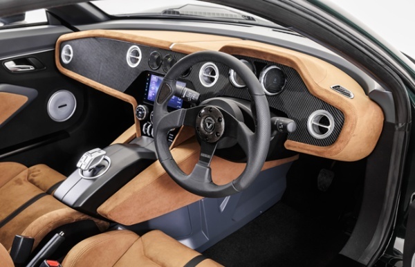 ケータハムはEVスポーツカー「プロジェクトV」の最新プロトタイプを、モーガンは新型フラッグシップモデルの「スーパースポーツ」を東京オートサロン2026で披露