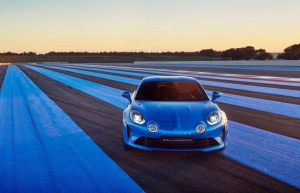 現行アルピーヌA110の最後の日本オリジナル限定車「A110 BLEU ALPINE EDITION」が登場