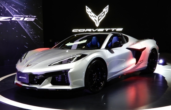 GMが東京オートサロン2026でシボレー・コルベットZ06の改良モデルを日本初公開