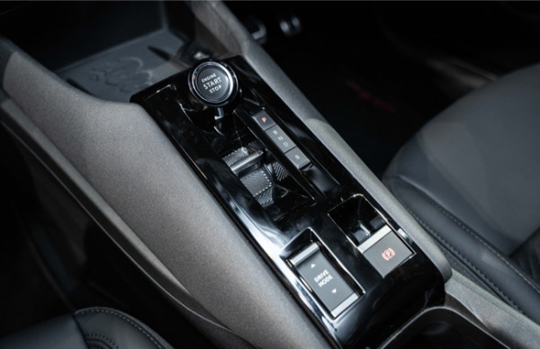アルファロメオの新型コンパクトSUV「ジュニア」が待望の日本デビュー