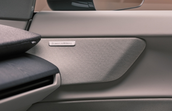 ボルボが電気自動車の新世代ミッドサイズSUV「EX60」を公開。航続距離はAWD仕様で最大810kmを実現