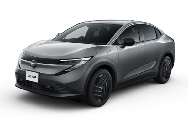 日産リーフに総電力量55kWhのリチウムイオンバッテリーを搭載した「B5」グレードをラインアップ。車両価格は438万9000円～に設定