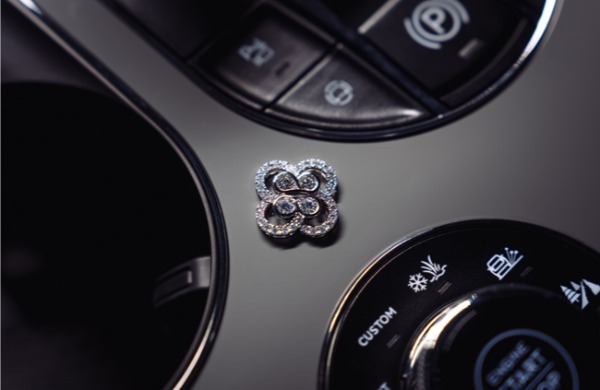 まさに“走る宝石”！　ベントレーとジュエリーブランドのブードルズがコラボしたビスポークモデルがベントレー車の全モデルで展開