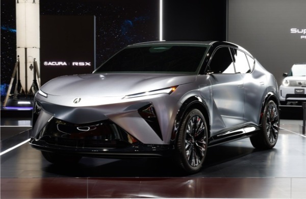 ホンダがジャパンモビリティショー2025において0シリーズの新型プロトタイプ「0 α」とホンダらしい遊び心に満ちた小型EV「Super-ONE Prototype」をワールドプレミア