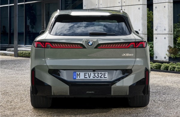 第5世代の新型BMWが本年8月に生産開始。パワートレインには48Vマイルドハイブリッド技術を採用したガソリンおよびディーゼルモデル、プラグインハイブリッドモデル、BEVモデルを設定