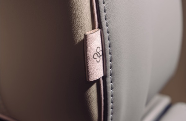 まさに“走る宝石”！　ベントレーとジュエリーブランドのブードルズがコラボしたビスポークモデルがベントレー車の全モデルで展開