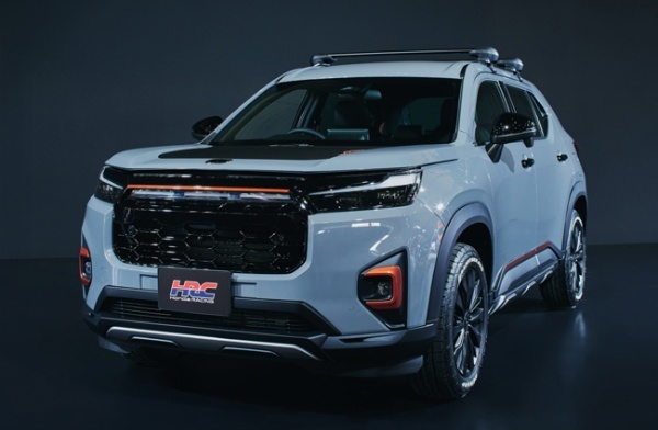 ホンダは東京オートサロン2026で“Honda Sports DNA”を象徴する新ラインの「SPORT LINE」と「TRAIL LINE」を発表