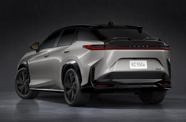 バッテリーEVのレクサスRZが大幅改良。運転する楽しさを追求した“F SPORT”を新設定